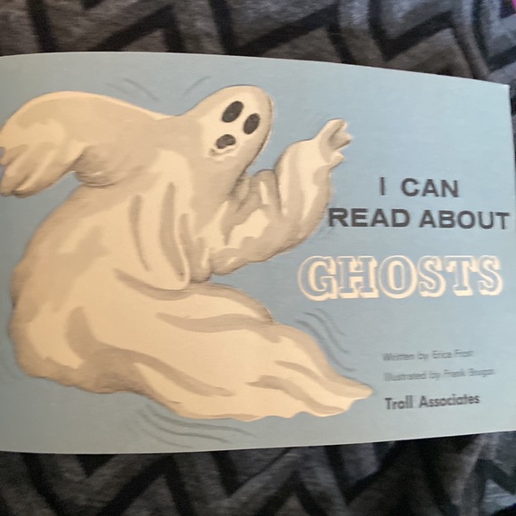 Vintage troll ghosts and witches books - Picture 4 of 12